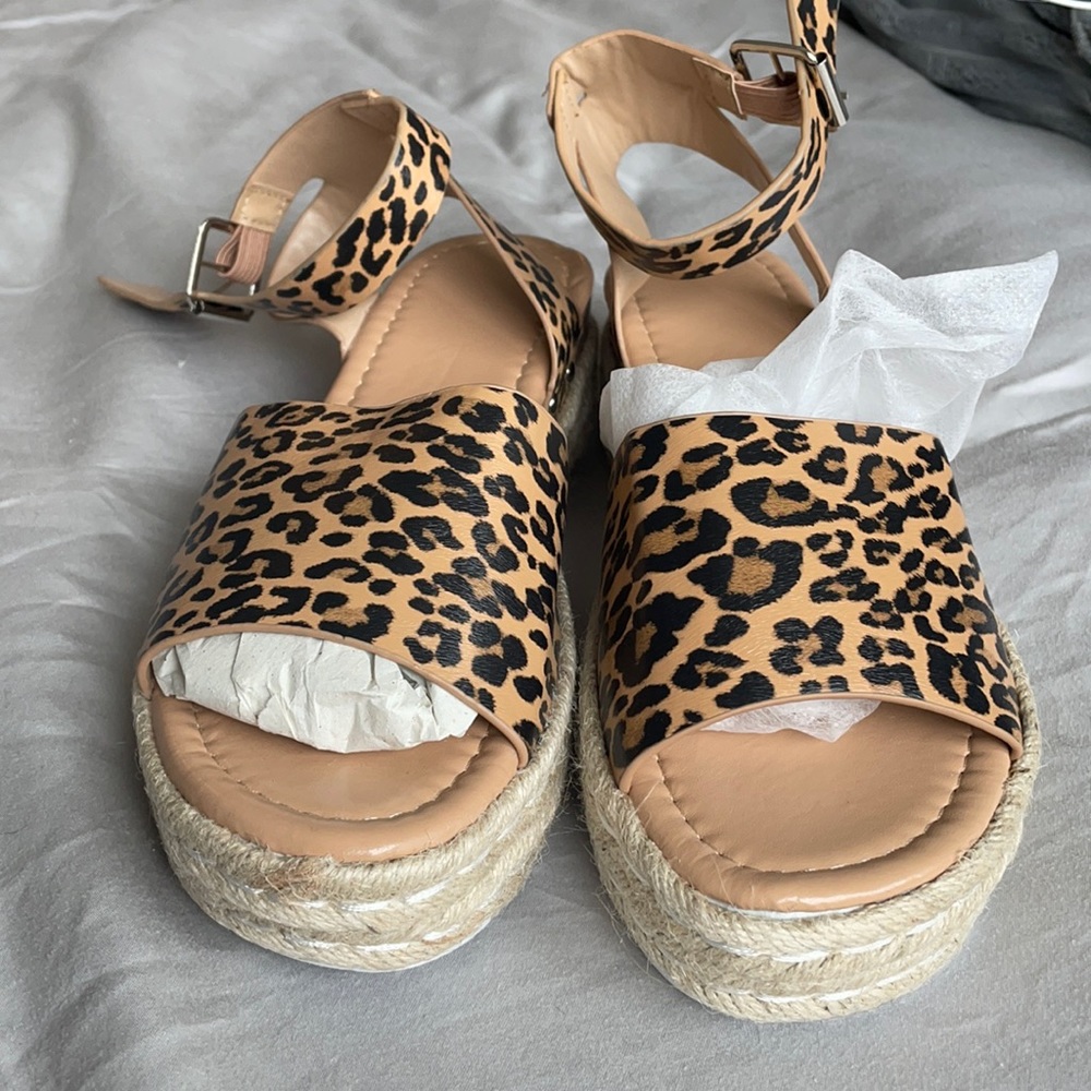 Platform leopard sandals never worn size 7